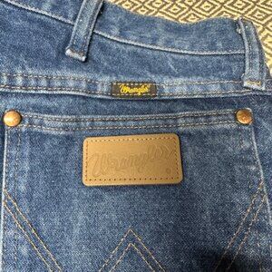 Wrangler Jeans Rivets and Patch Vintage Look 38-34